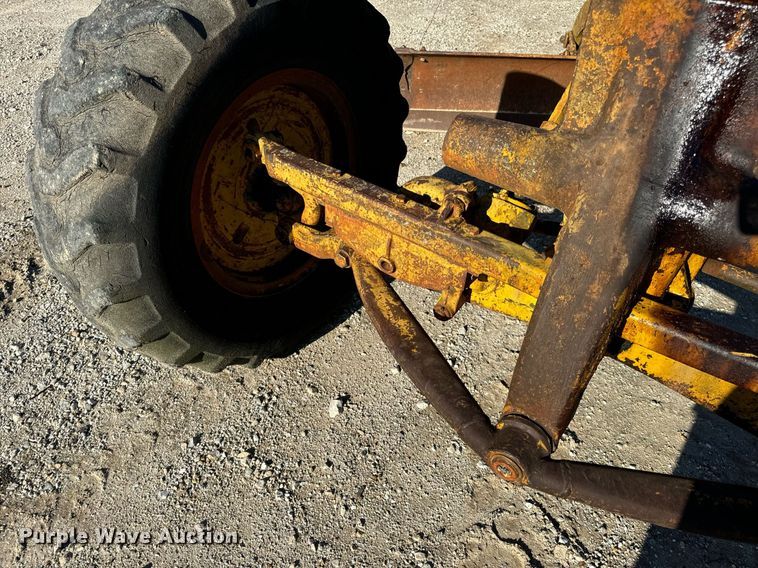 image for item EH7071 Caterpillar  rigid frame motor grader