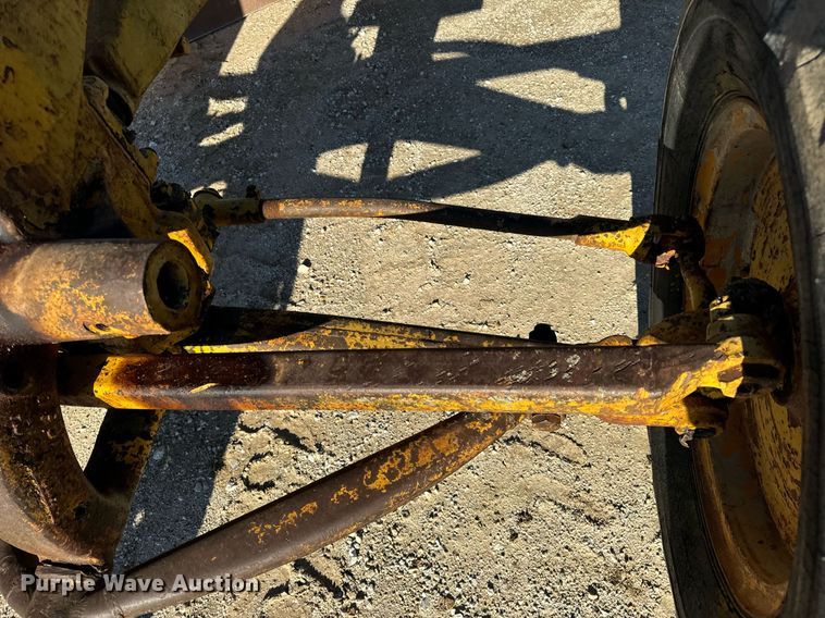 image for item EH7071 Caterpillar  rigid frame motor grader