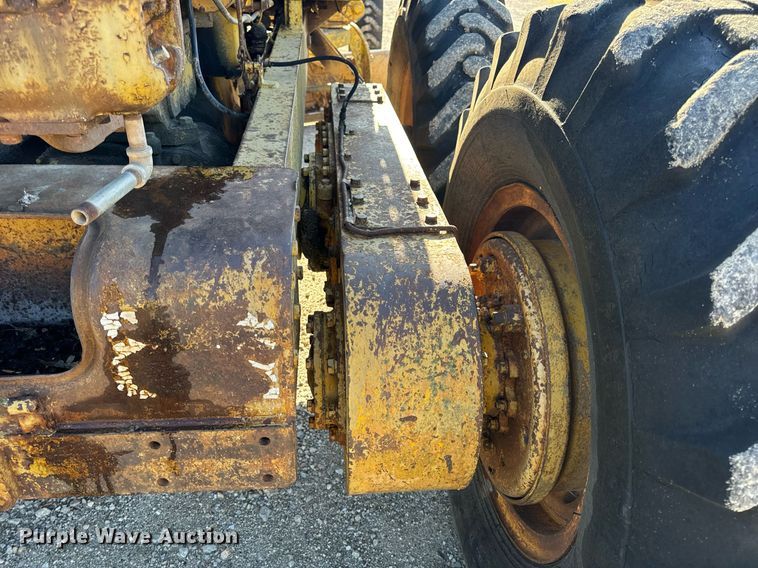 image for item EH7071 Caterpillar  rigid frame motor grader