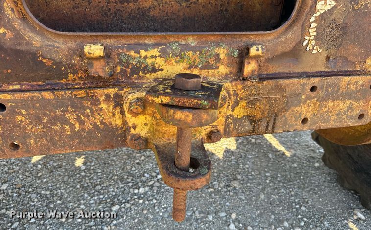 image for item EH7071 Caterpillar  rigid frame motor grader