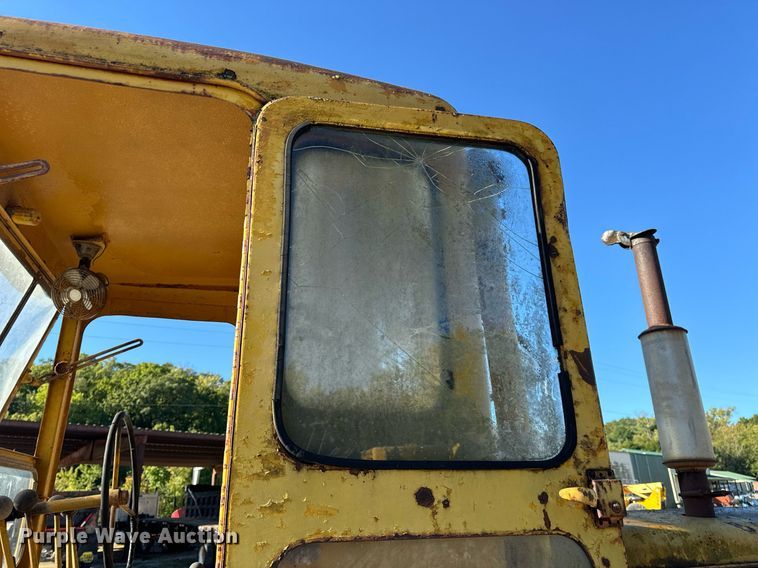 image for item EH7071 Caterpillar  rigid frame motor grader