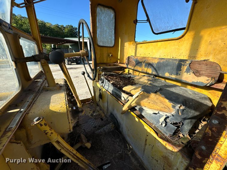 image for item EH7071 Caterpillar  rigid frame motor grader