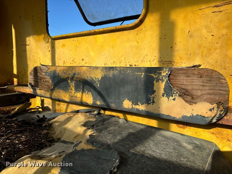 image for item EH7071 Caterpillar  rigid frame motor grader