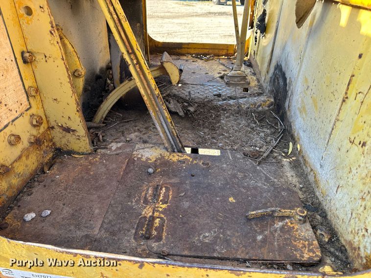 image for item EH7071 Caterpillar  rigid frame motor grader