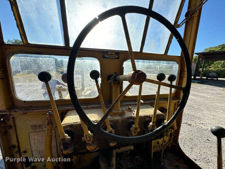 image for item EH7071 Caterpillar  rigid frame motor grader