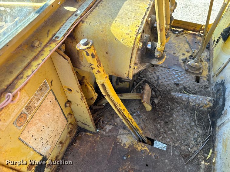 image for item EH7071 Caterpillar  rigid frame motor grader