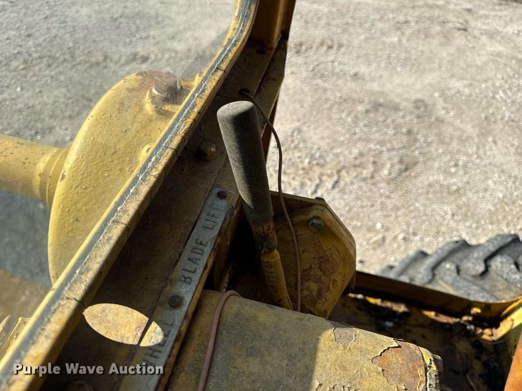 image for item EH7071 Caterpillar  rigid frame motor grader