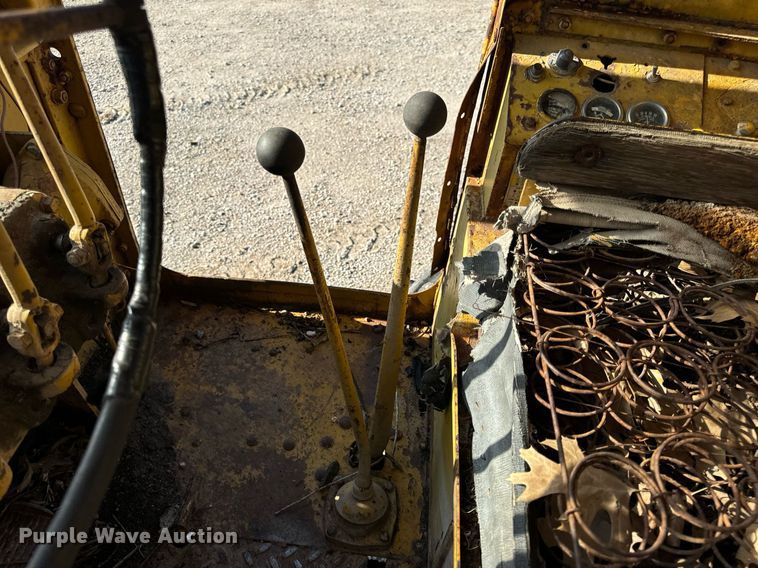 image for item EH7071 Caterpillar  rigid frame motor grader