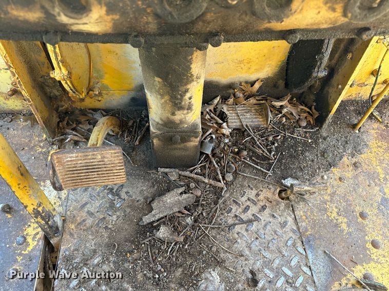 image for item EH7071 Caterpillar  rigid frame motor grader