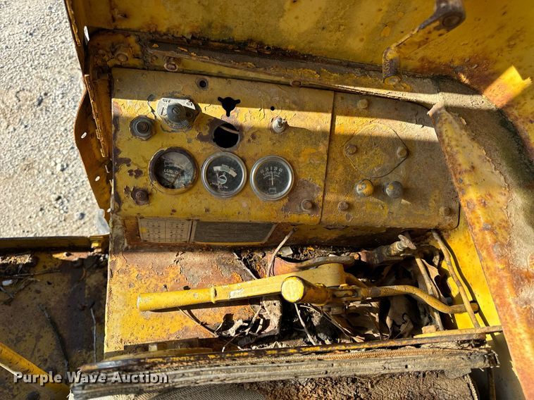 image for item EH7071 Caterpillar  rigid frame motor grader