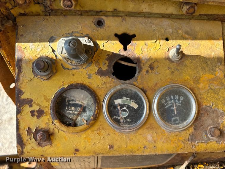 image for item EH7071 Caterpillar  rigid frame motor grader