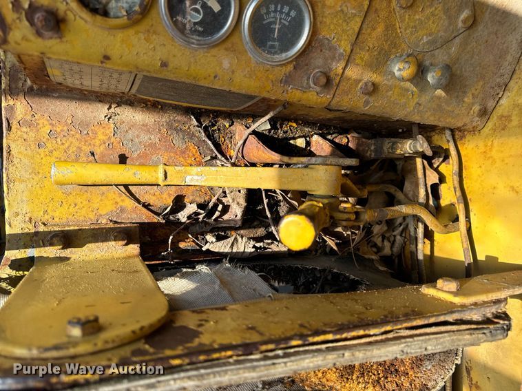 image for item EH7071 Caterpillar  rigid frame motor grader