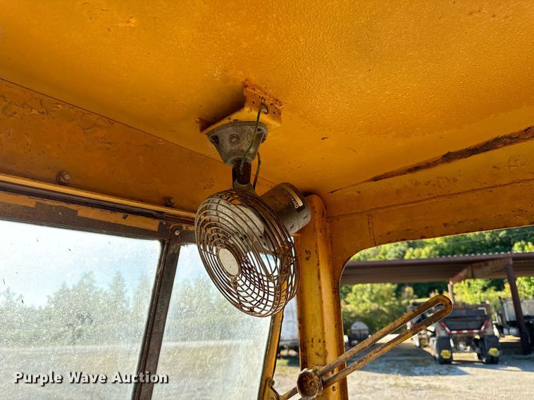 image for item EH7071 Caterpillar  rigid frame motor grader