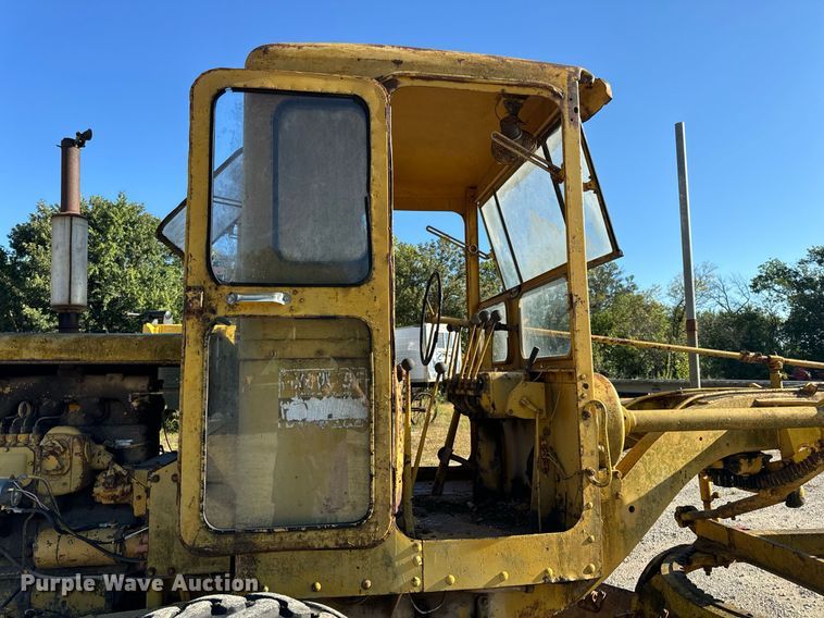 image for item EH7071 Caterpillar  rigid frame motor grader