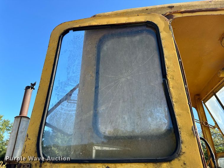 image for item EH7071 Caterpillar  rigid frame motor grader