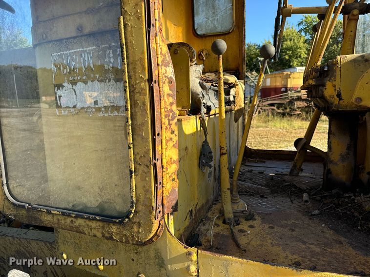 image for item EH7071 Caterpillar  rigid frame motor grader