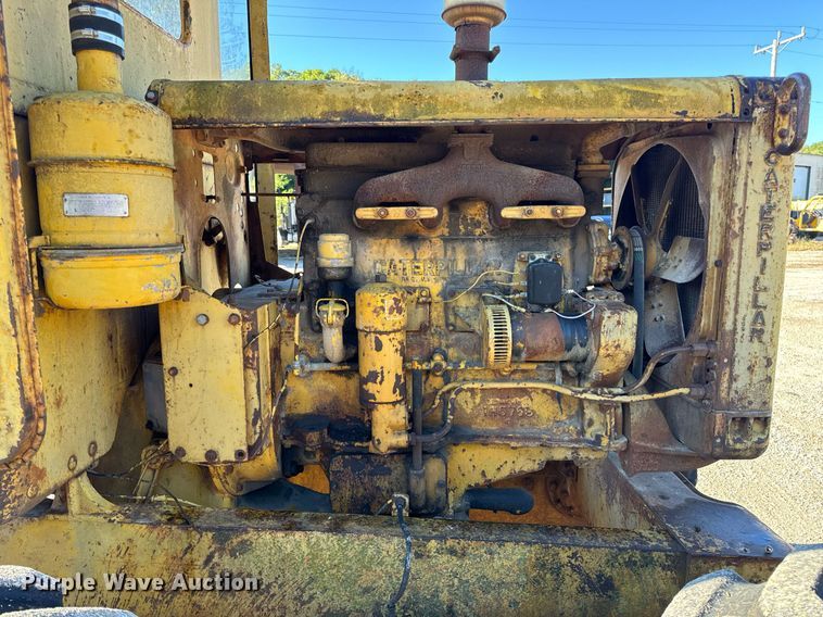 image for item EH7071 Caterpillar  rigid frame motor grader