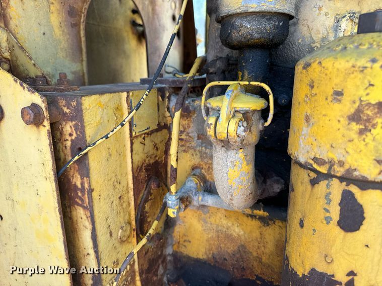 image for item EH7071 Caterpillar  rigid frame motor grader