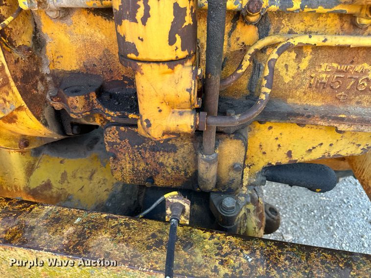 image for item EH7071 Caterpillar  rigid frame motor grader