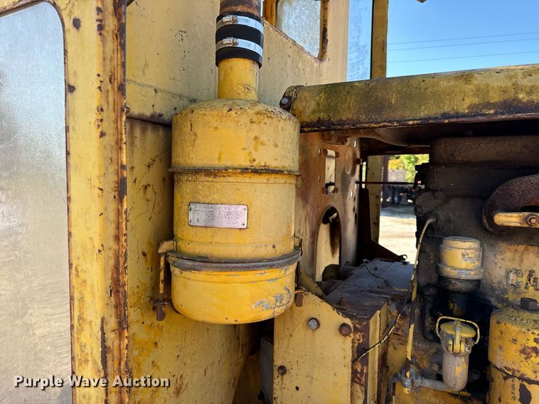 image for item EH7071 Caterpillar  rigid frame motor grader