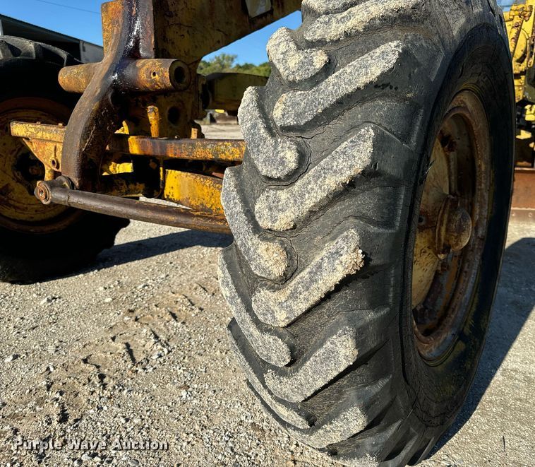 image for item EH7071 Caterpillar  rigid frame motor grader