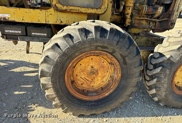 image for item EH7071 Caterpillar  rigid frame motor grader