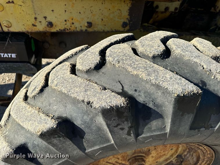 image for item EH7071 Caterpillar  rigid frame motor grader