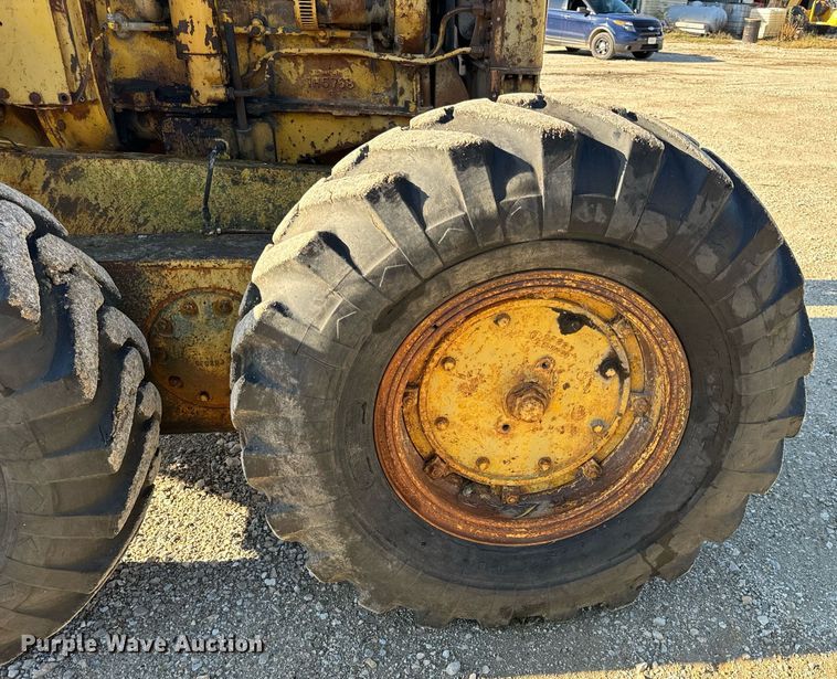 image for item EH7071 Caterpillar  rigid frame motor grader