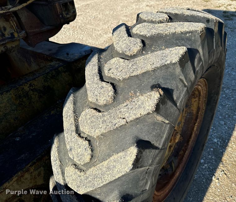 image for item EH7071 Caterpillar  rigid frame motor grader