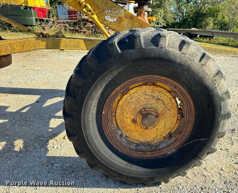 image for item EH7071 Caterpillar  rigid frame motor grader