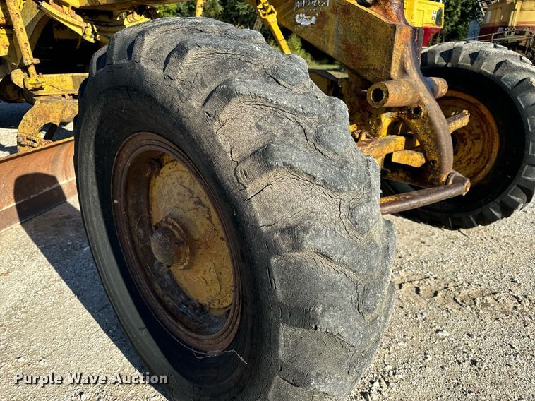 image for item EH7071 Caterpillar  rigid frame motor grader