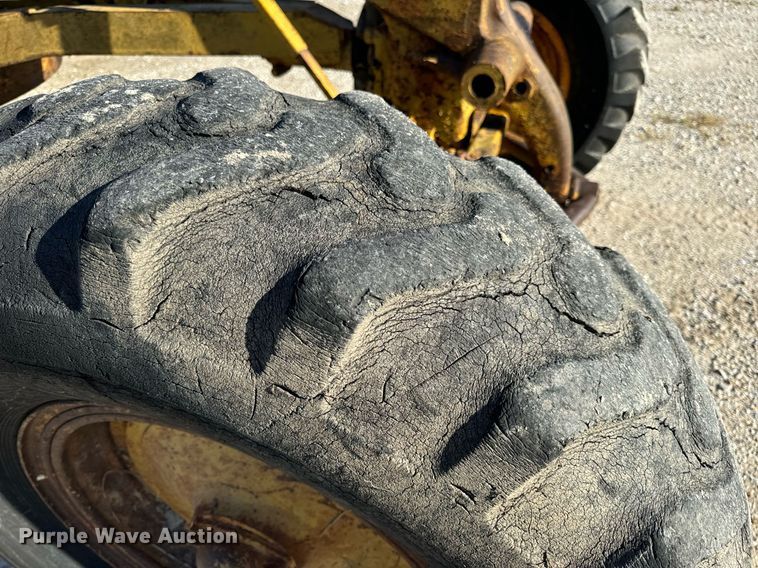 image for item EH7071 Caterpillar  rigid frame motor grader