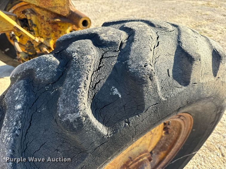 image for item EH7071 Caterpillar  rigid frame motor grader