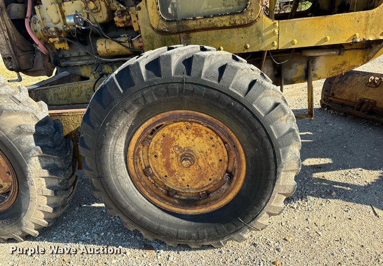 image for item EH7071 Caterpillar  rigid frame motor grader