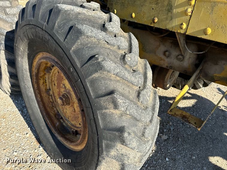 image for item EH7071 Caterpillar  rigid frame motor grader