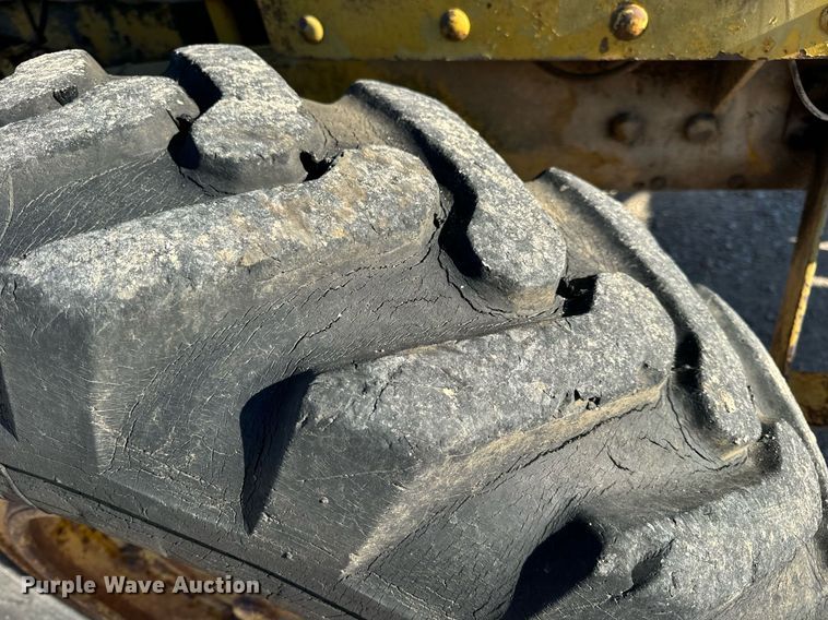 image for item EH7071 Caterpillar  rigid frame motor grader