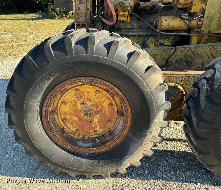 image for item EH7071 Caterpillar  rigid frame motor grader