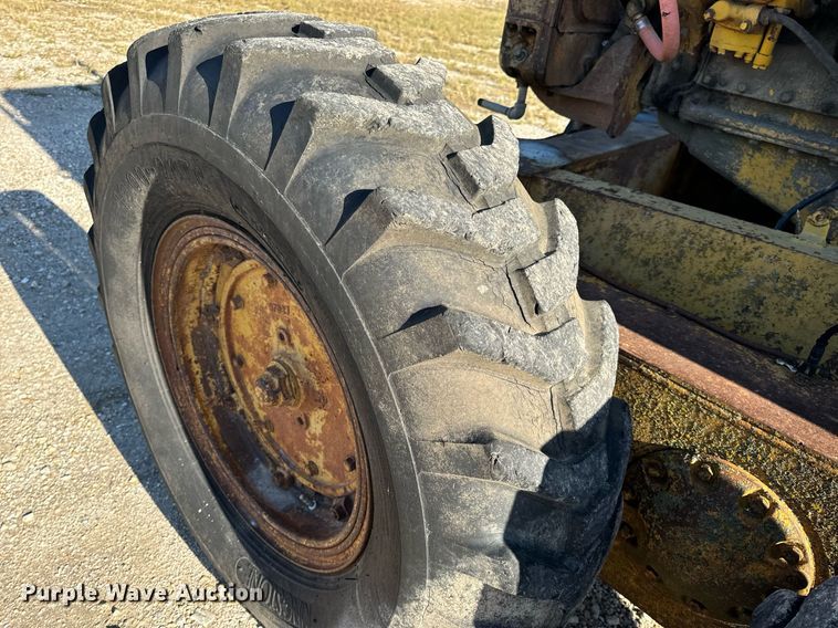 image for item EH7071 Caterpillar  rigid frame motor grader