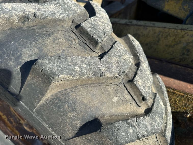 image for item EH7071 Caterpillar  rigid frame motor grader