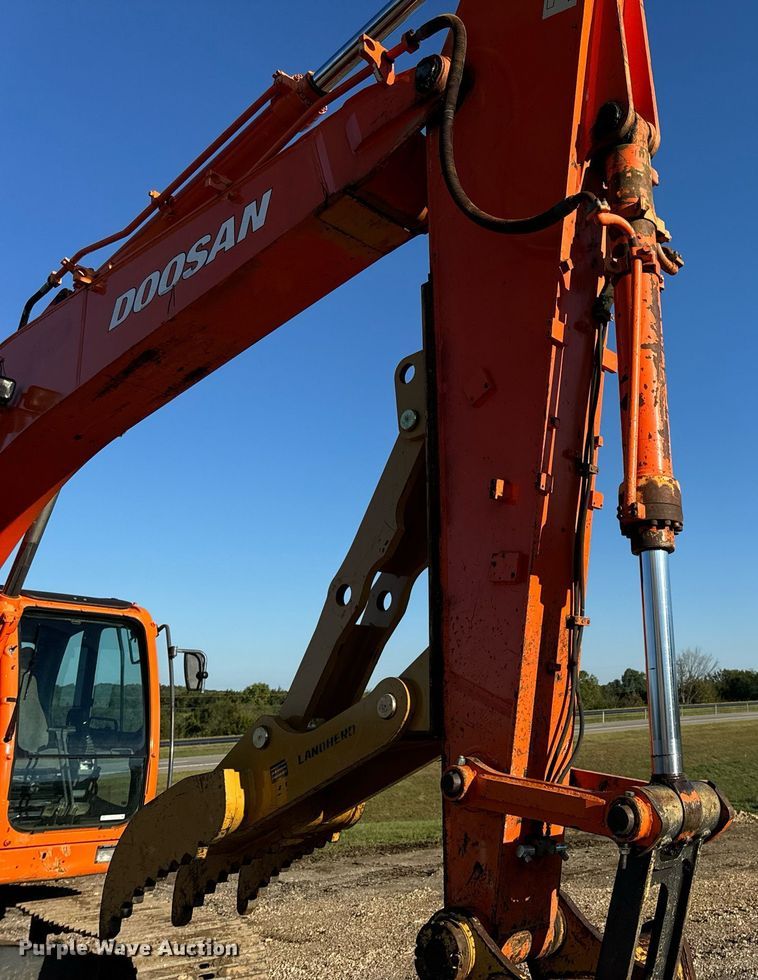 image for item EH7075 2008 Doosan DX255LC excavator