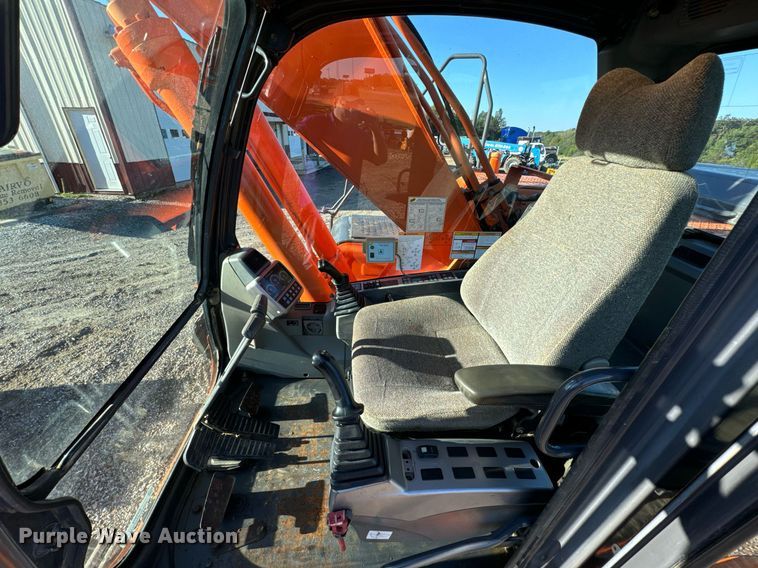 image for item EH7075 2008 Doosan DX255LC excavator