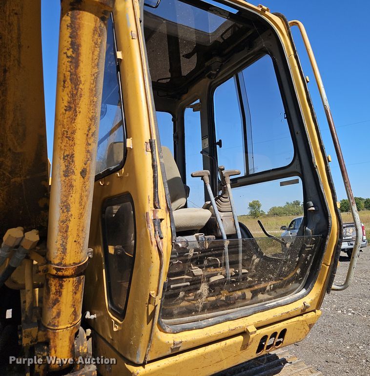 image for item EI8411 1997 John Deere 690E LC excavator