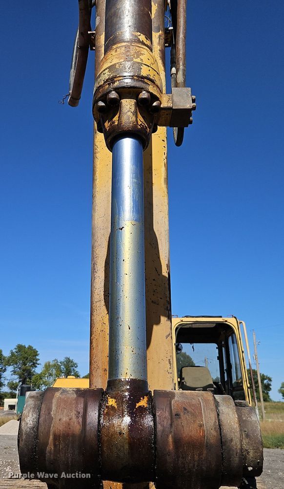 image for item EI8411 1997 John Deere 690E LC excavator