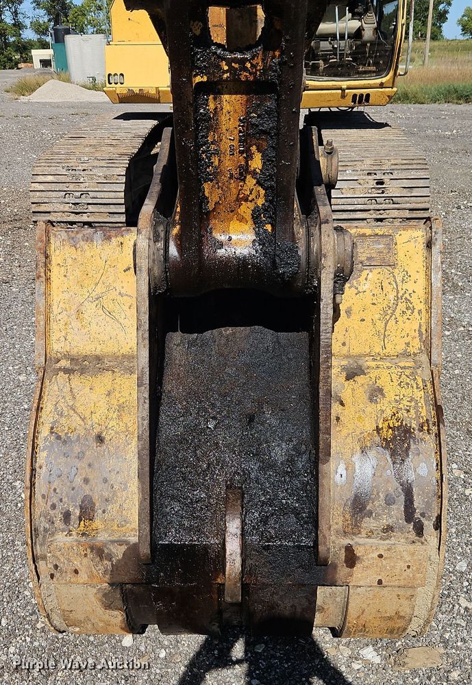 image for item EI8411 1997 John Deere 690E LC excavator