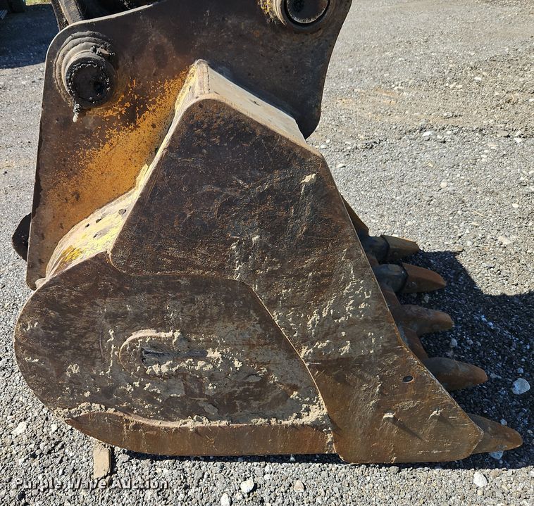 image for item EI8411 1997 John Deere 690E LC excavator