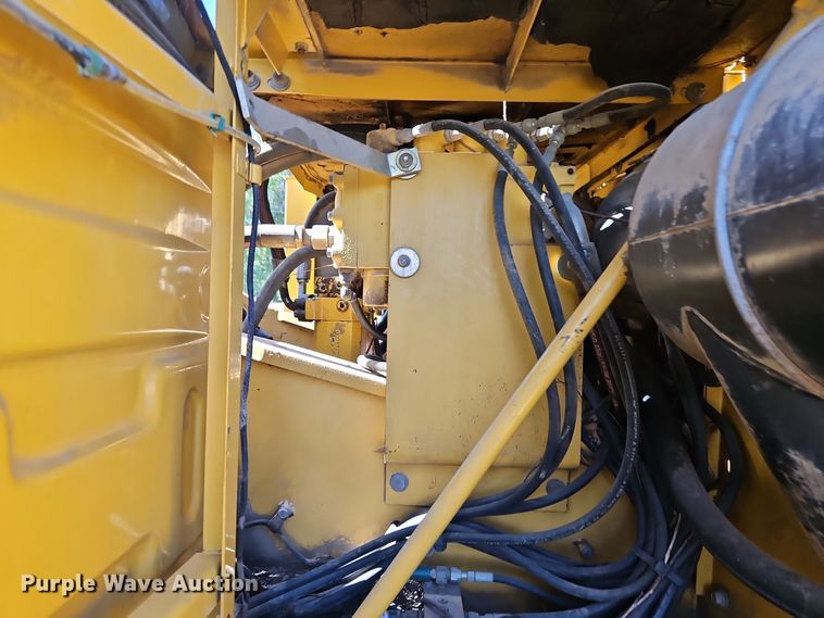 image for item EI8411 1997 John Deere 690E LC excavator