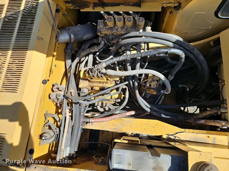 image for item EI8411 1997 John Deere 690E LC excavator