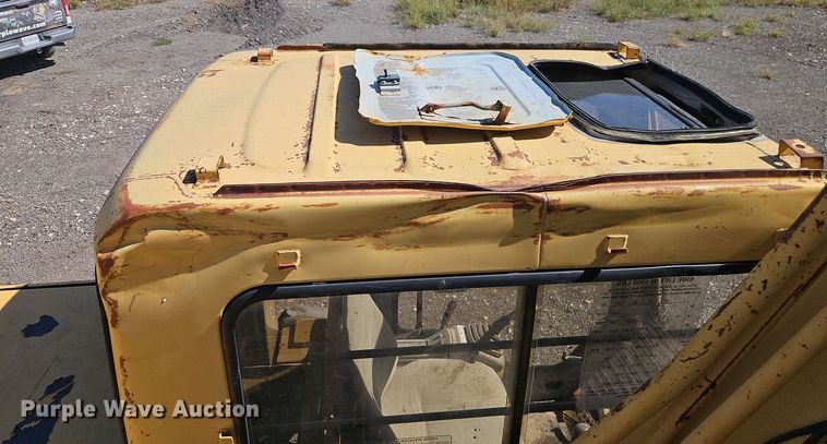 image for item EI8411 1997 John Deere 690E LC excavator