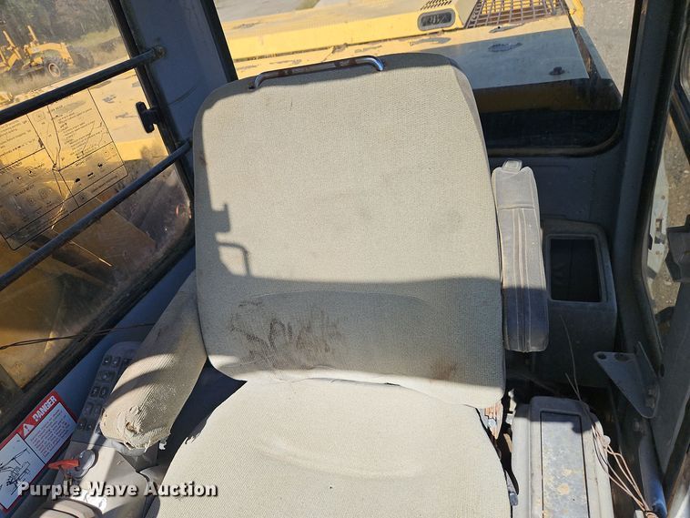 image for item EI8411 1997 John Deere 690E LC excavator