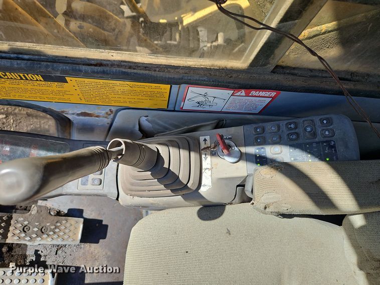 image for item EI8411 1997 John Deere 690E LC excavator